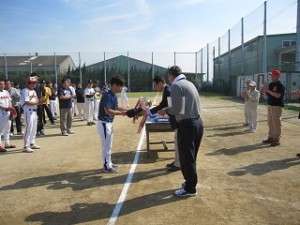 優勝カップ返還（ホクシン㈱）